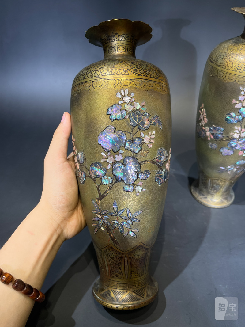 清 铜芝山嵌花卉纹花瓶一对 - 图3